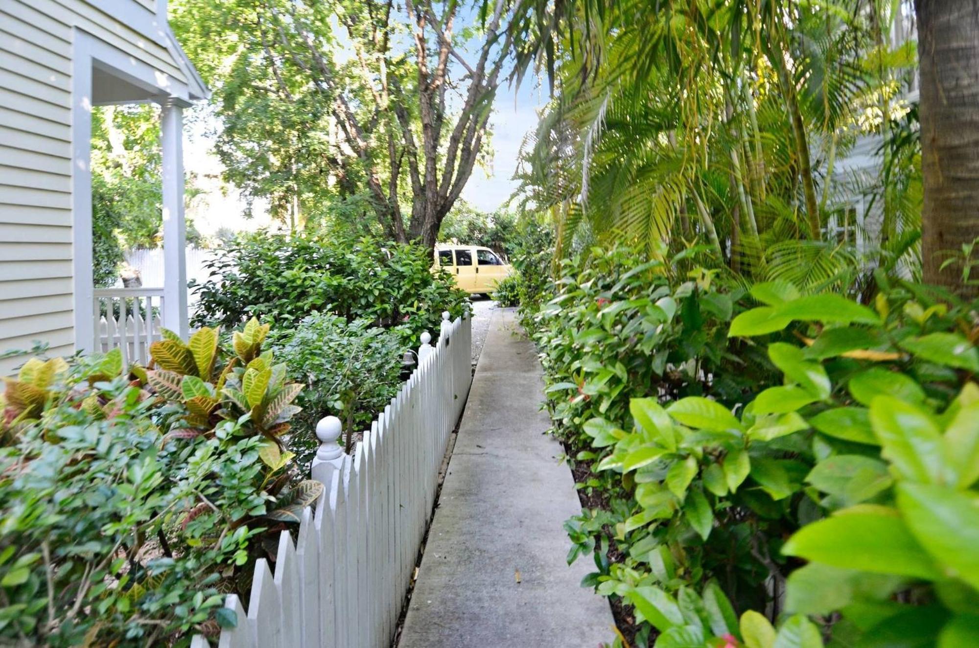 Artist Garden By Avantstay Great Location W Balcony Outdoor Dining Shared Pool Bbq Week Long Stays Key West Ngoại thất bức ảnh